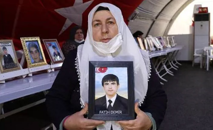 Evlat nöbetindeki anneden yürek burkan sözler: Oğlumun sesine de hasret kaldık