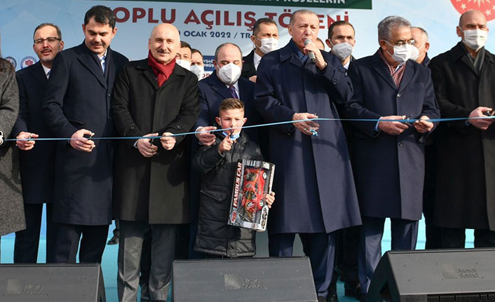 Erdoğan’ın mitinginde sahneye çıkan çocuğun annesi Haber61’e konuştu! “Oğlum baba yüzü görmedi”
