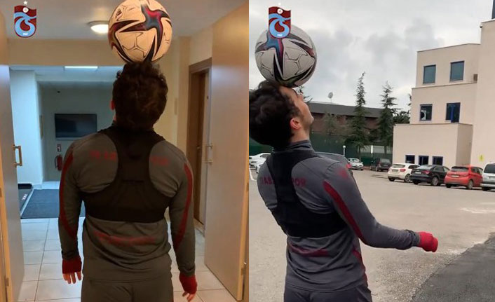 Abdulkadir Ömür kafasında topla soyunma odasından antrenman sahasına geri geri gitti