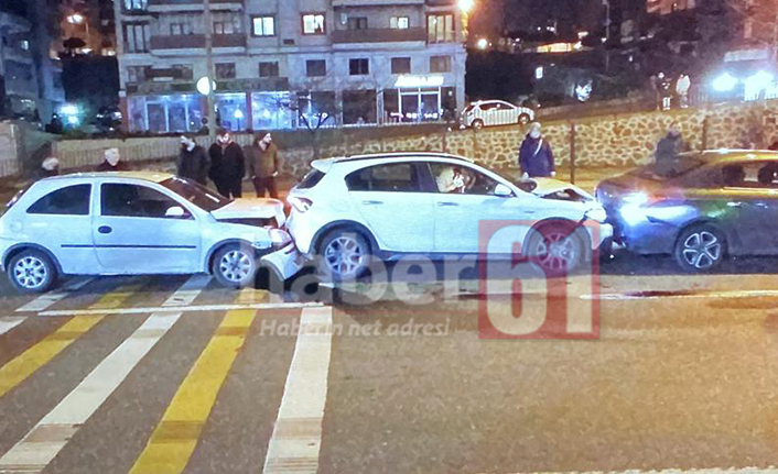 Trabzon’un Söğütlü mahallesinde zincirleme kaza! 6 araç birbirine girdi
