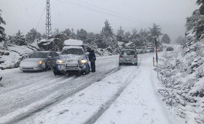 Antalya-Konya karayolu araç trafiğine kapatıldı