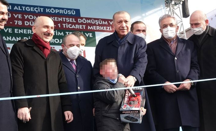 Cumhurbaşkanı Erdoğan Trabzon'da sahneye çıkan çocukla ilgili konuştu! "Nihayetinde çocuktur"