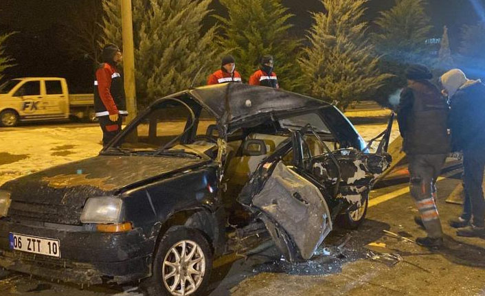 Otomobil ile yolcu otobüsü çarpıştı: 1 ölü, 3 yaralı