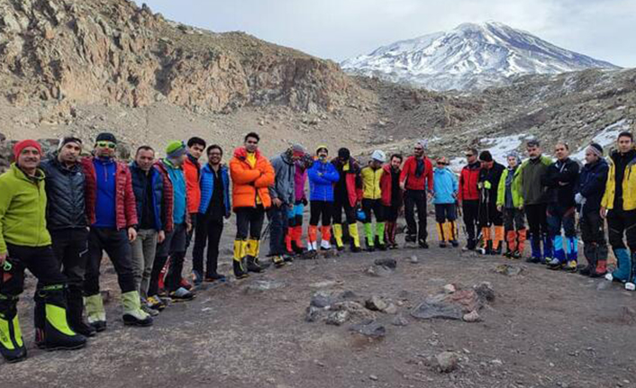 İranlı dağcılar Ağrı Dağı’nda ölümden döndü