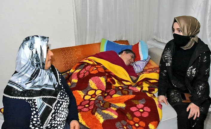 Bahar Ayvazoğlu yaşlı, engelli ve özel gereksinimli bireyleri ziyaret etti