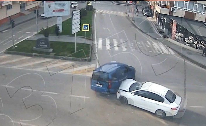 23 ilde meydana gelen trafik kazası kameralara yansıdı