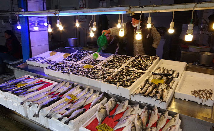 Trabzon'da hamsi balıkçıyı da vatandaşı da üzdü