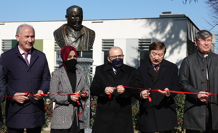 Ünlü şairin Türkiye'deki 6. büstü Trabzon'da açıldı