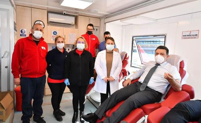 Başkan Genç ve belediye çalışanları kan verdi