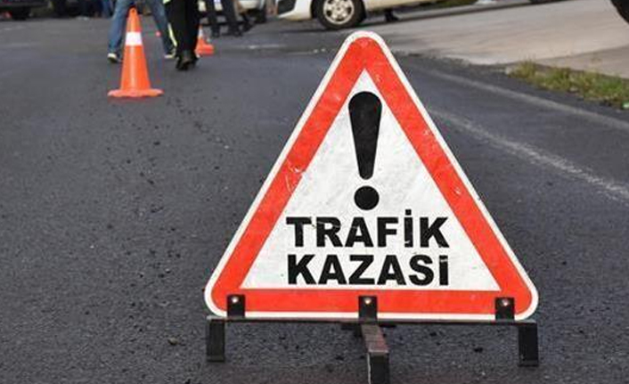 Acil Servis önünde iki araç kafa kafaya çarpıştı: 6 yaralı