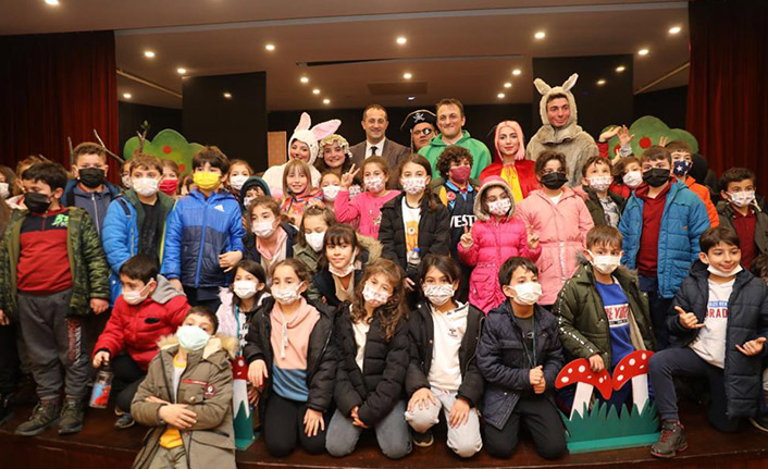 Akçaabat’ta masallar tiyatroda anlatıldı