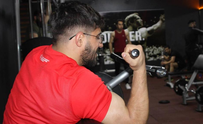 Bayburtlu bilek güreşi şampiyonu yenilerine hazırlanıyor