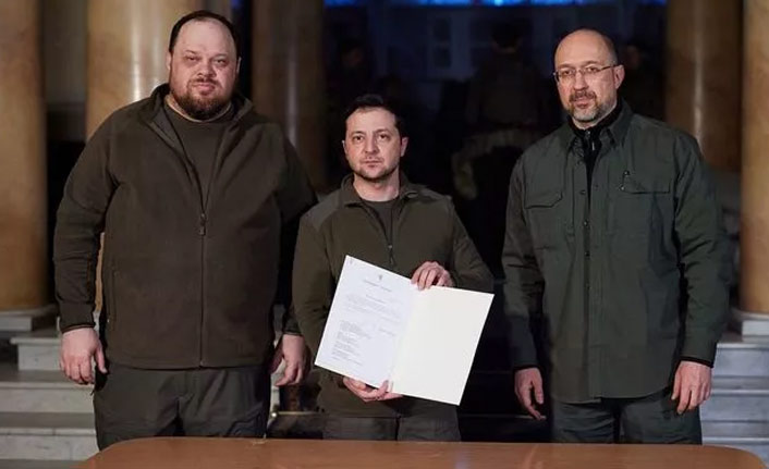 Zelenskiy imzayı attı! Süreç başladı