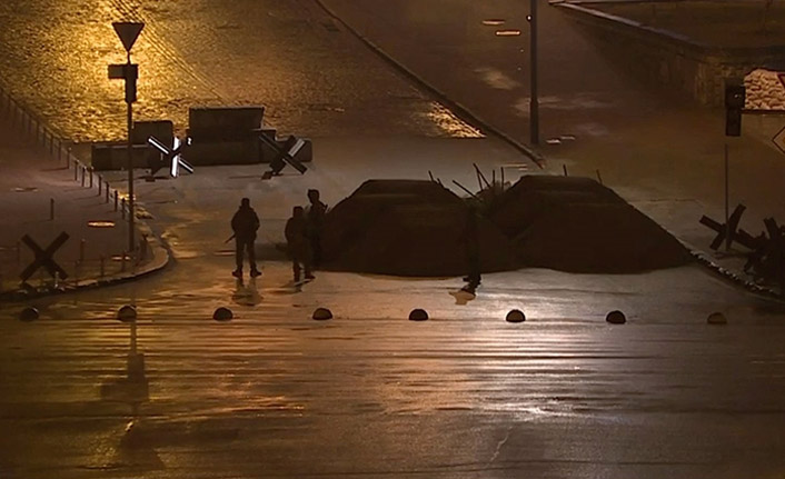 Kiev'de tren istasyonu civarı füzeyle vuruldu