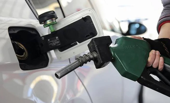 Benzin ve motorine yine zam bekleniyor
