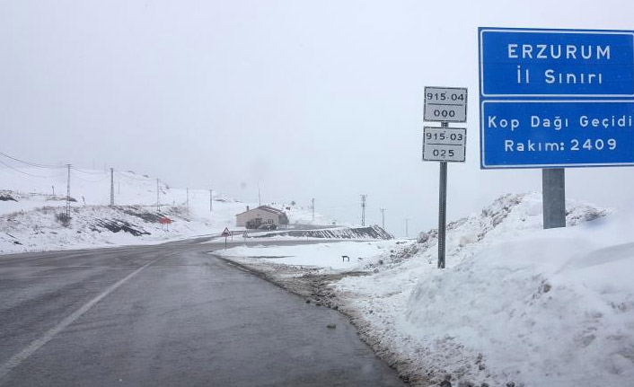 Kop Dağı Geçidinde kar ve tipi etkili oldu
