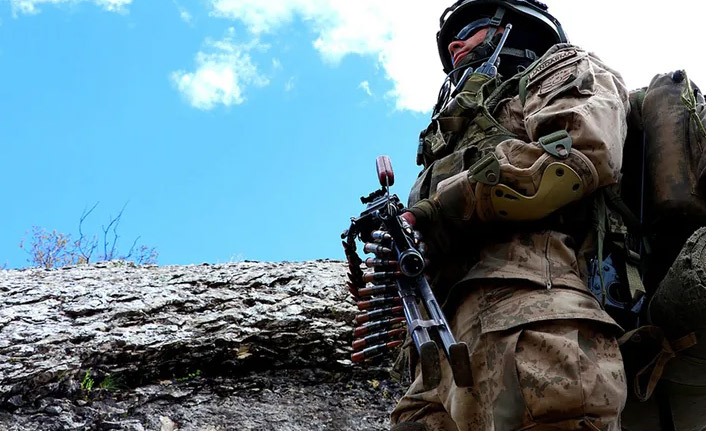 Taciz ateşi açan 12 terörist öldürüldü
