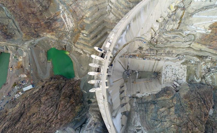 Yusufeli Barajı’nda su tutma hazırlıkları sürüyor