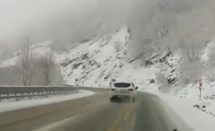 Zigana’da kar etkili oluyor! Trabzon Emniyeti’nden uyarı