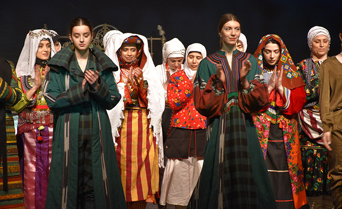 Trabzon'da asırlık kıyafetler "Şimal Kadını" defilesiyle sergilendi