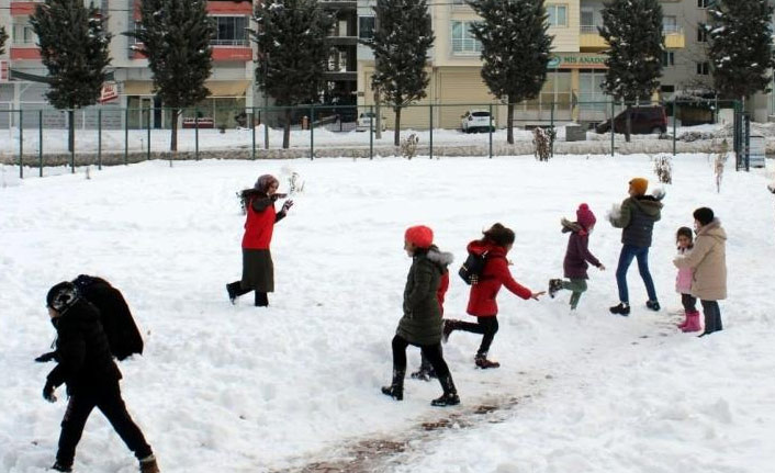 Bayburt’ta kar tatili uzatıldı