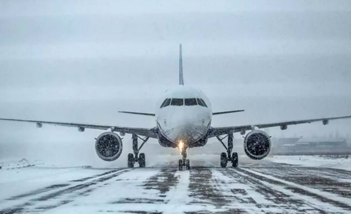 Uçuşlara kar engeli! 180 uçuş iptal
