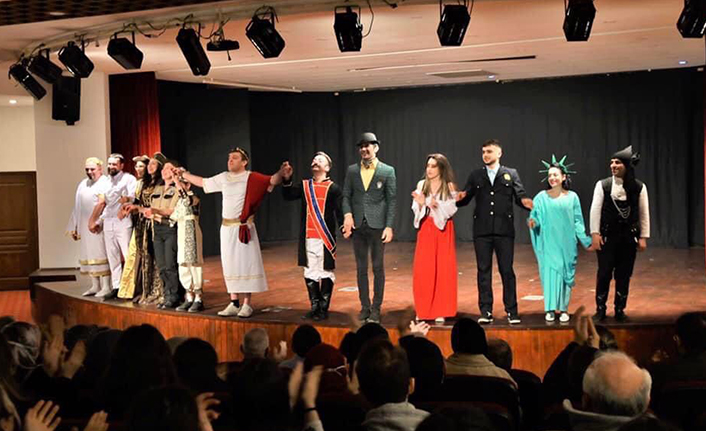 On yıldır ülke onlara gülüyor