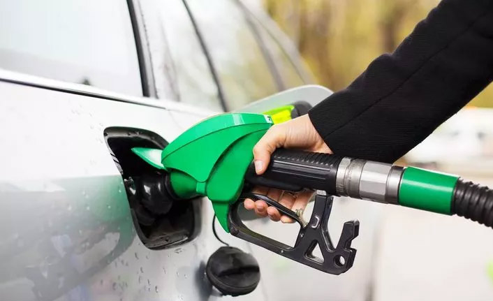 Benzin ve motorin fiyatına yeniden indirim geldi