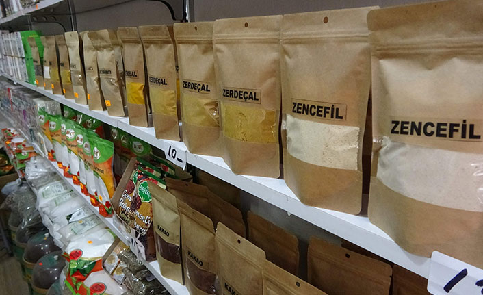 Trabzon'da kış bu yıl çetin geçince aktarlara ilgi arttı