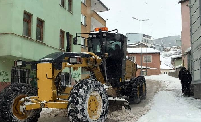 Bayburt'ta kar etkili olmaya devam ediyor