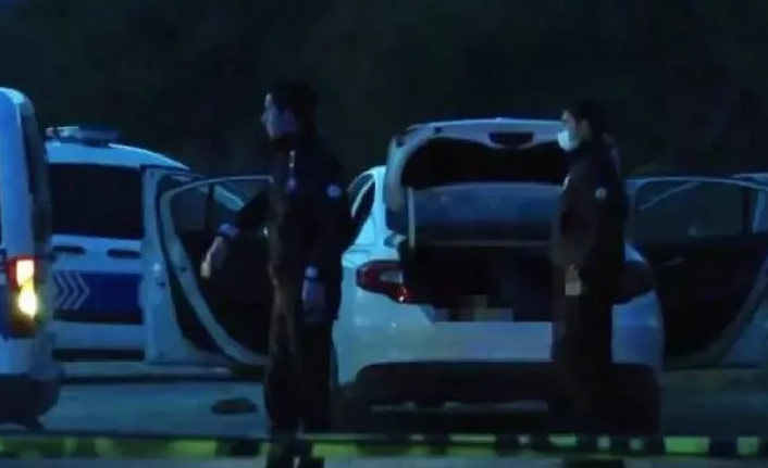 Terk edilmiş otomobilin bagajından ceset çıktı