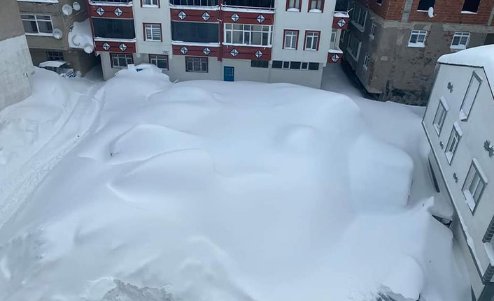 Karadeniz Bölgesi'nde kar kalınlığı 4 Metreyi buldu