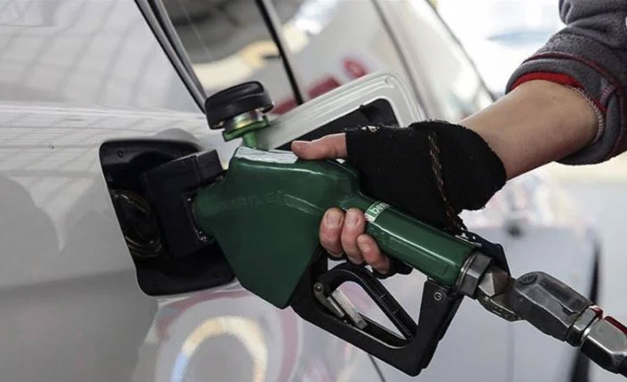 Benzin ve motorine zam geldi