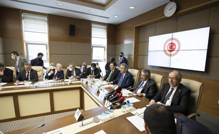 Seçim barajı teklifi komisyondan geçti