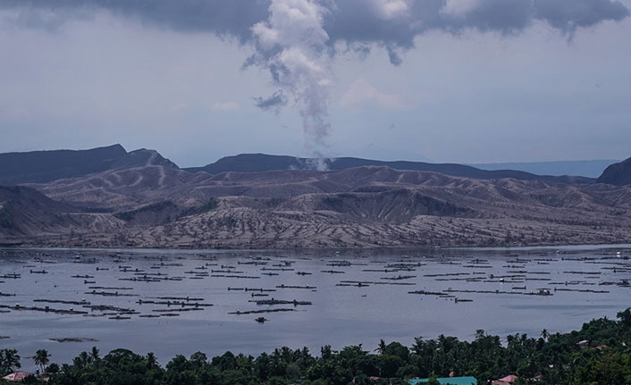 Taal Yanardağı’nda hareketlilik! Yüzlerce kişi tahliye edildi