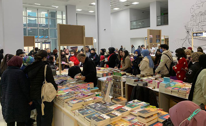 Trabzon’da Ortahisar Belediyesi kitap fuarına yoğun ilgi