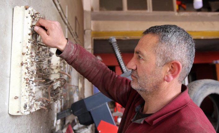Gümüşhane’de Lastik Tamircisinin 22 Yıllık İlginç Koleksiyonu İlgi Çekiyor