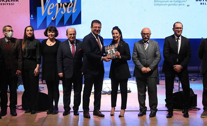 Aşık Veysel Anma Gecesi’nde konuştu! İmamoğlu: “Bizi iyiliğe taşıyacak derinlikleri var kültürümüzün”