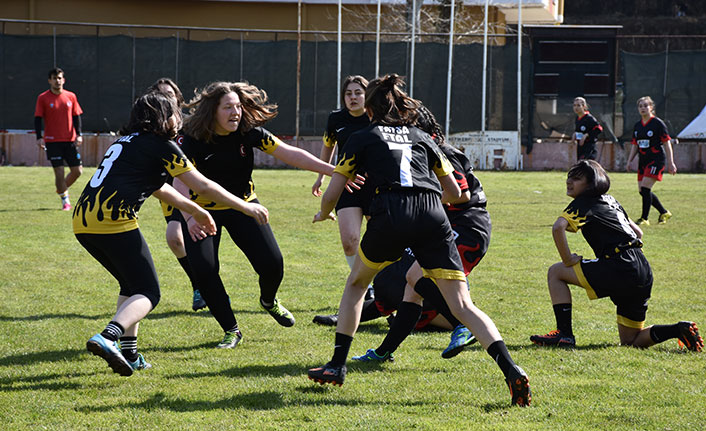Ragbiye gönül veren kız öğrencilerin hedefi milli takım forması