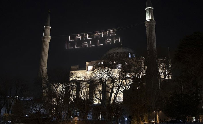 Ayasofya Camii'nde 88 yıl sonra ilk teravih