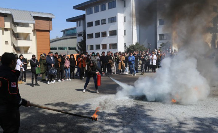 Avrasya Üniversitesi'nde yangın söndürme tatbikatı nefes kesti