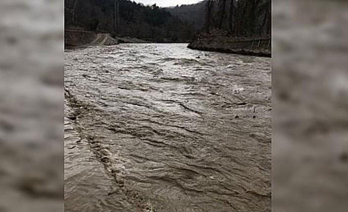 Trabzon'da kar eridi derelerin debisi arttı