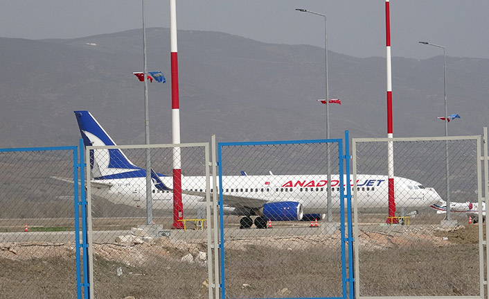 Anadolujet uçağı arıza yaptı sefer iptal oldu
