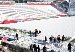 Avni Aker maça yetiştiriliyor