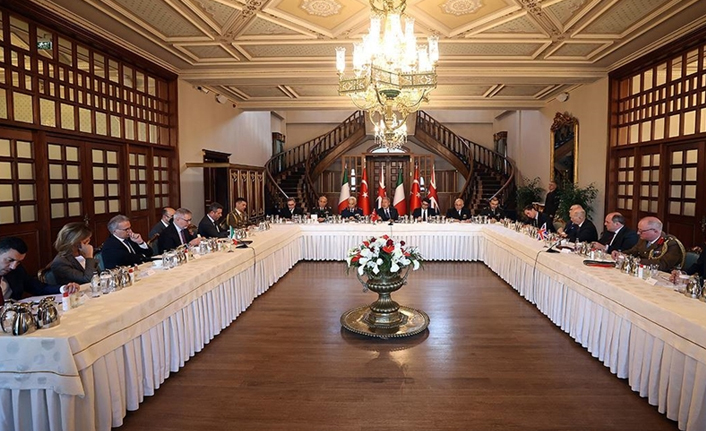 Türkiye, İtalya ve İngiltere savunma bakanları görüştü