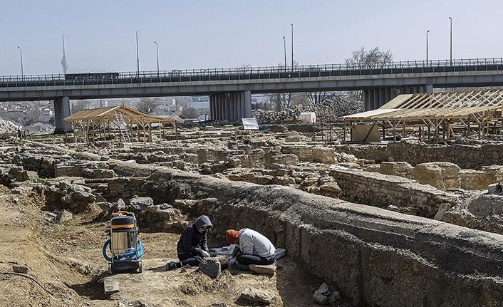 Haydarpaşa kazılarında Helenistik döneme ait kiremit mezar bulundu