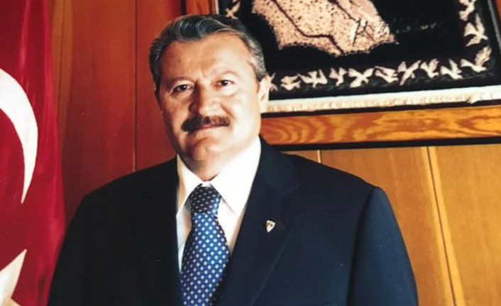 Eski Trabzon Valisi Adil Yazar yeniden siyasete giriyor