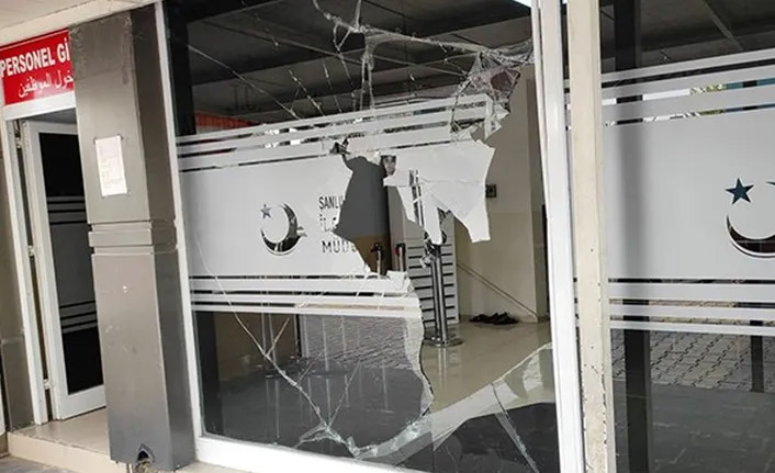 Göç İdaresi'ne taşlı saldırı! 15 kişi gözaltına alındı