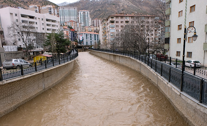 Gümüşhane'de Harşıt Çayı'nın su seviyesi korkutuyor