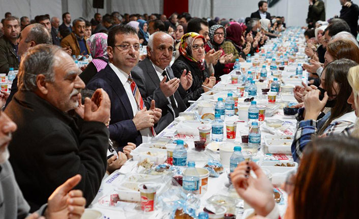 Orucunu 1390 nüfuslu köyde açtı! İmamoğlu: “Her köye koşmaya çalışıyorum”